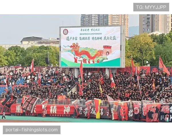 铜梁创新“足球+非遗”融合路径，将非遗铜梁龙舞融入赛事场景